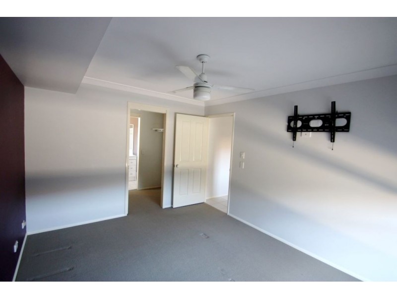 15 Hialeah Crescent, Helensvale QLD 4212
