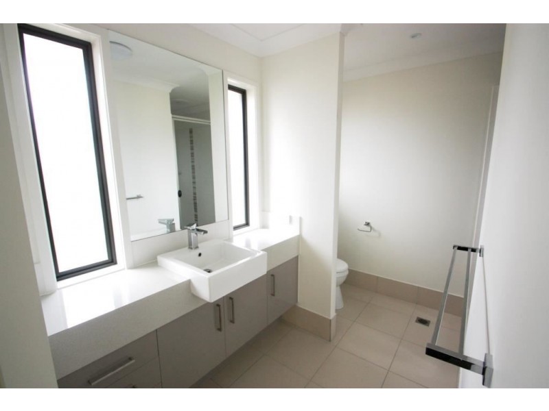 22 Taurus Circuit, Coomera QLD 4209