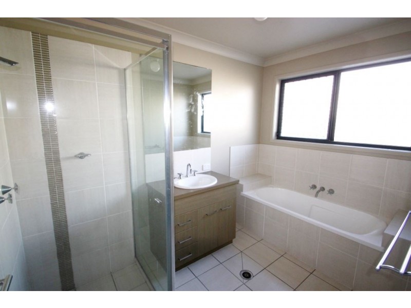 5 Cobb and Co, Oxenford QLD 4210