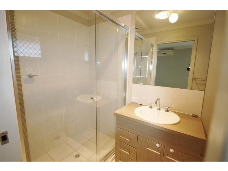 5 Cobb and Co, Oxenford QLD 4210