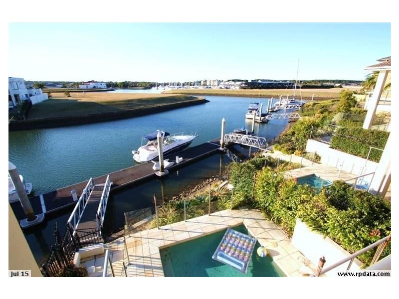 2243 Glengallon Way, Hope Island QLD 4212