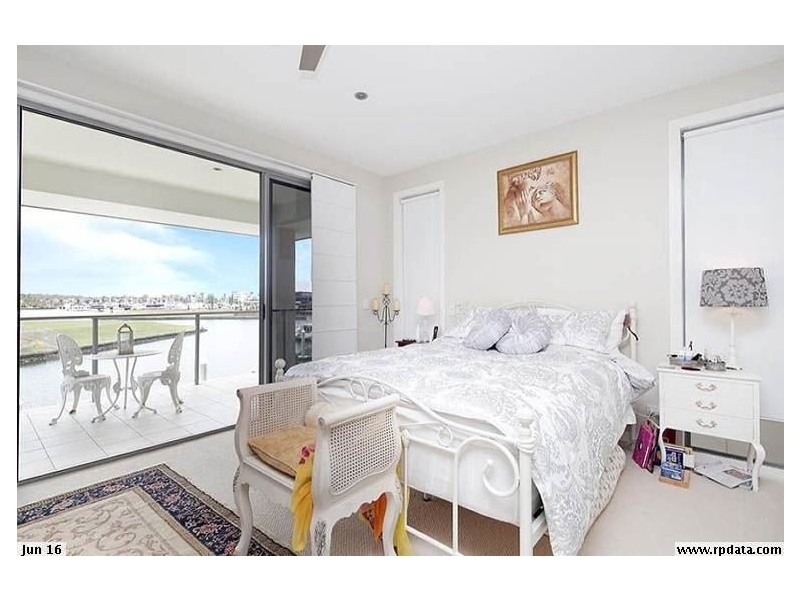 2243 Glengallon Way, Hope Island QLD 4212