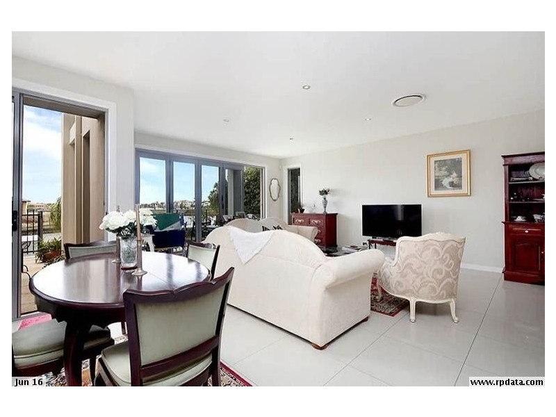 2243 Glengallon Way, Hope Island QLD 4212