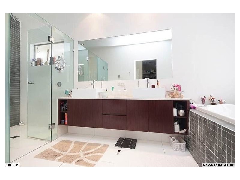 2243 Glengallon Way, Hope Island QLD 4212