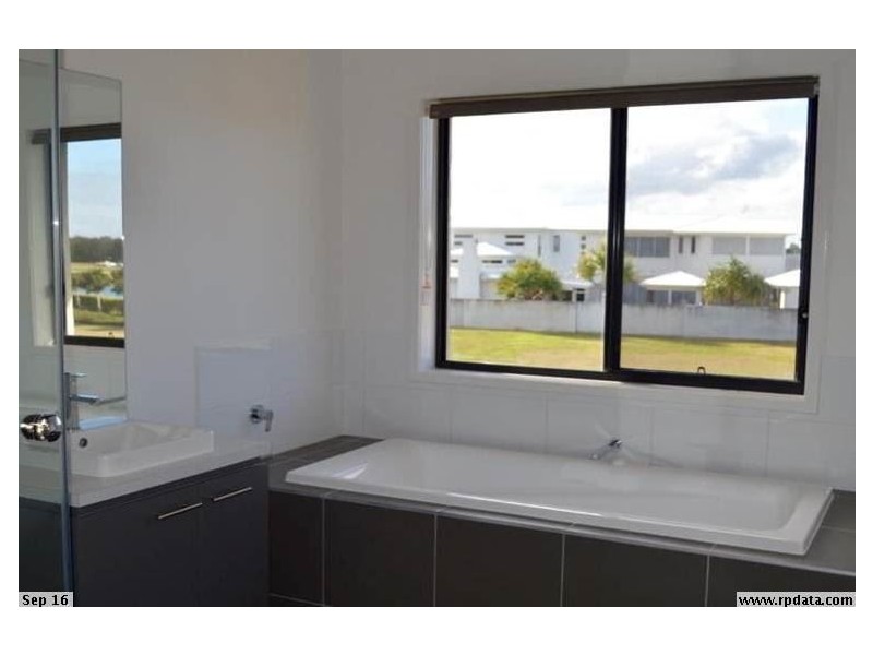 36 Serenity Boulevard, Helensvale QLD 4212