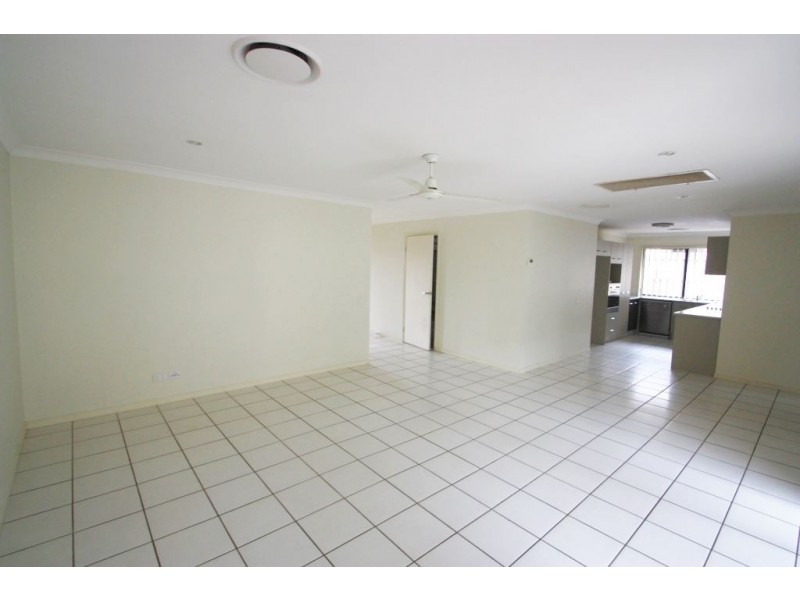 2/13 Bella Blvd, Pimpama QLD 4209