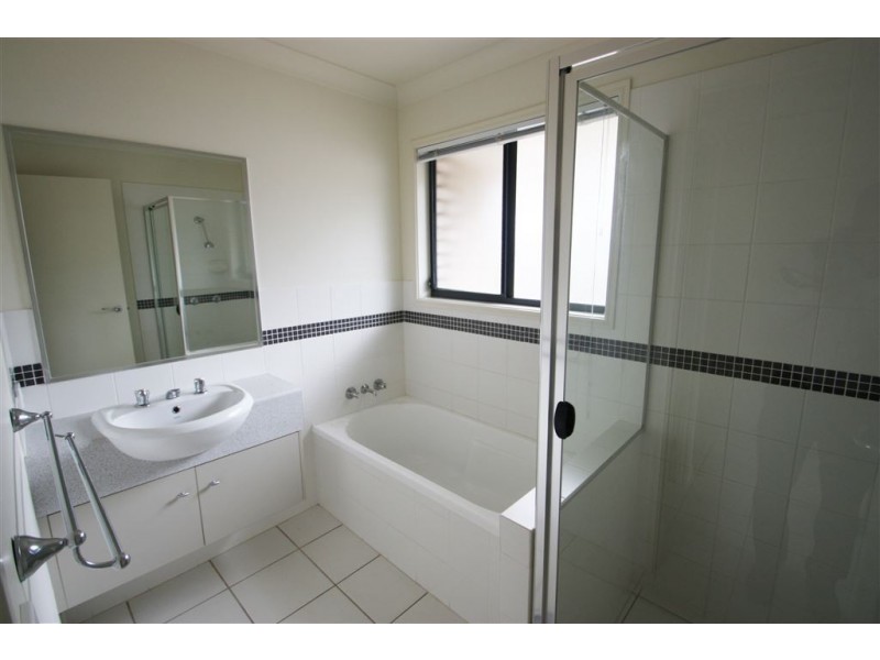 2/13 Bella Blvd, Pimpama QLD 4209