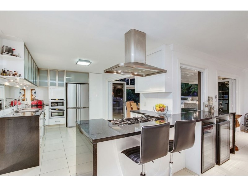 8 Hastings Crescent, Carrara QLD 4211