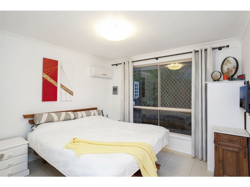 8 Hastings Crescent, Carrara QLD 4211