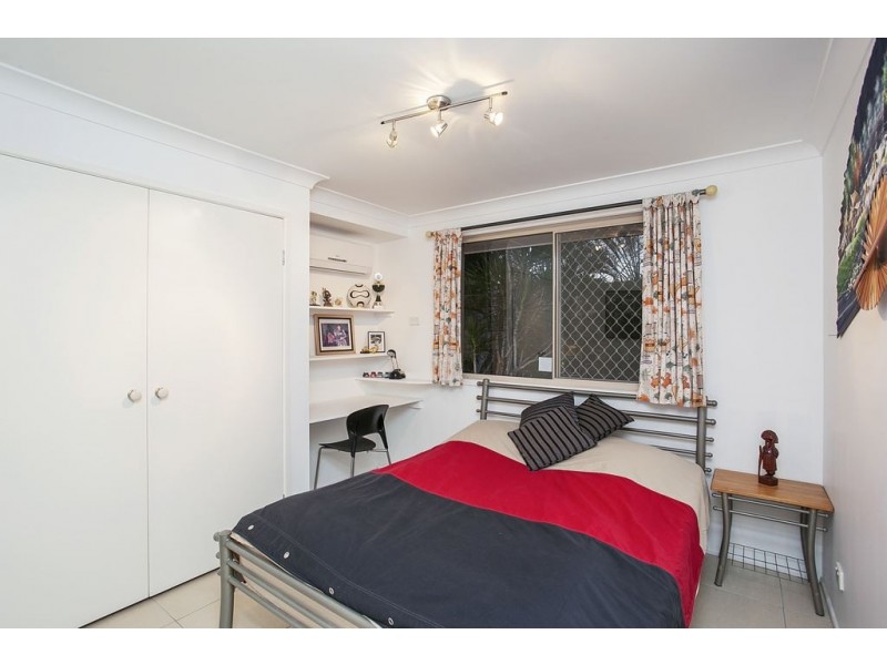 8 Hastings Crescent, Carrara QLD 4211