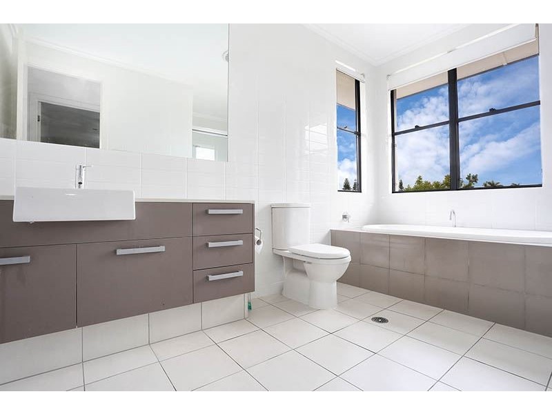 6126 Bolsena Circuit, Hope Island QLD 4212