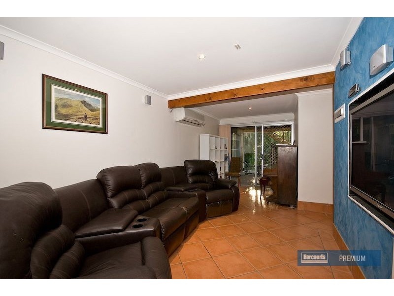 33 Strathford Avenue, Albany Creek QLD 4035