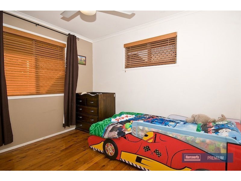 33 Strathford Avenue, Albany Creek QLD 4035