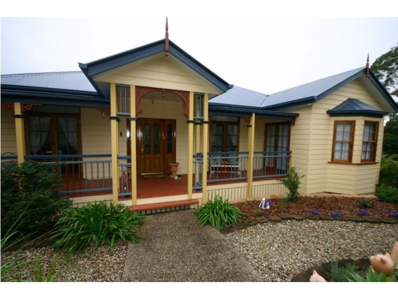15 Woodgate Court, Ferny Hills QLD 4055