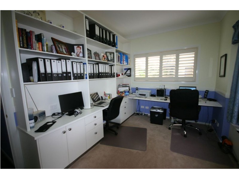 15 Woodgate Court, Ferny Hills QLD 4055
