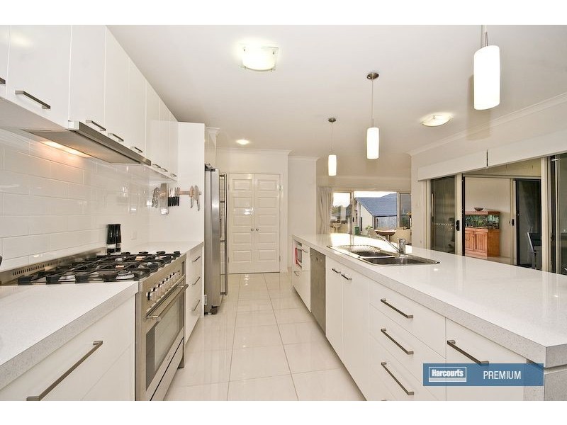 14 Elle Court, Cashmere QLD 4500