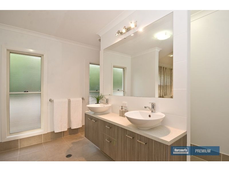 14 Elle Court, Cashmere QLD 4500