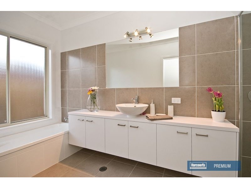 14 Elle Court, Cashmere QLD 4500