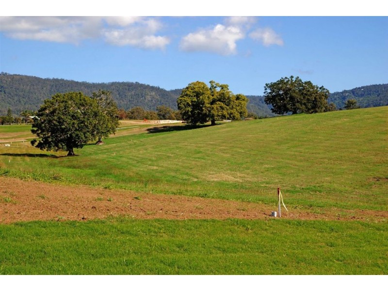 4 Haigh Crescent, Samford Valley QLD 4520