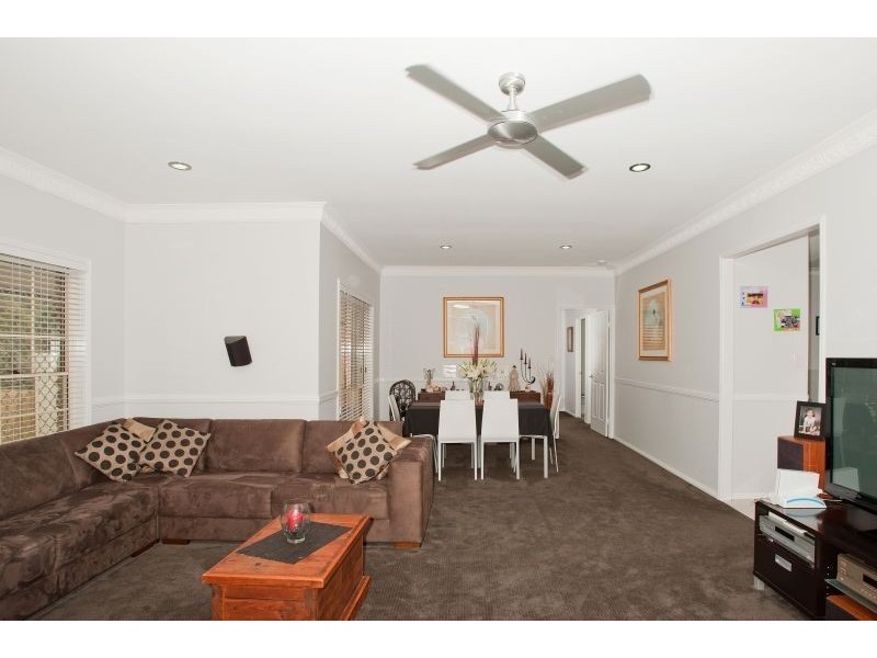 17 Forest Court, Albany Creek QLD 4035