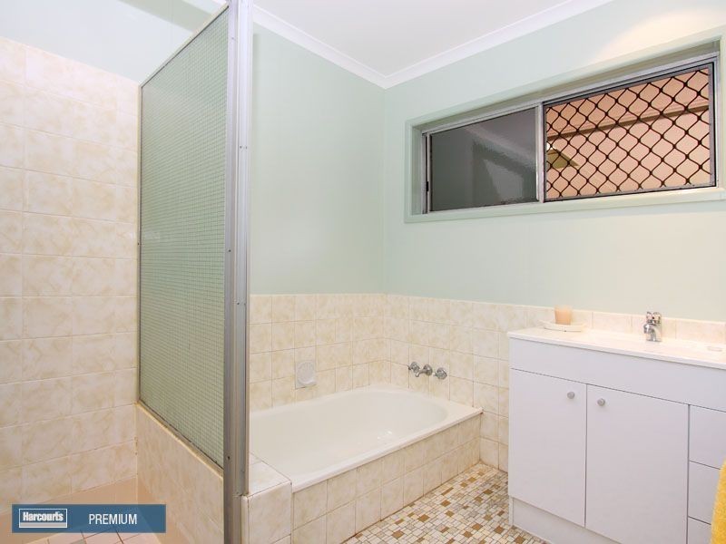 17 Pleasant Drive, Albany Creek QLD 4035