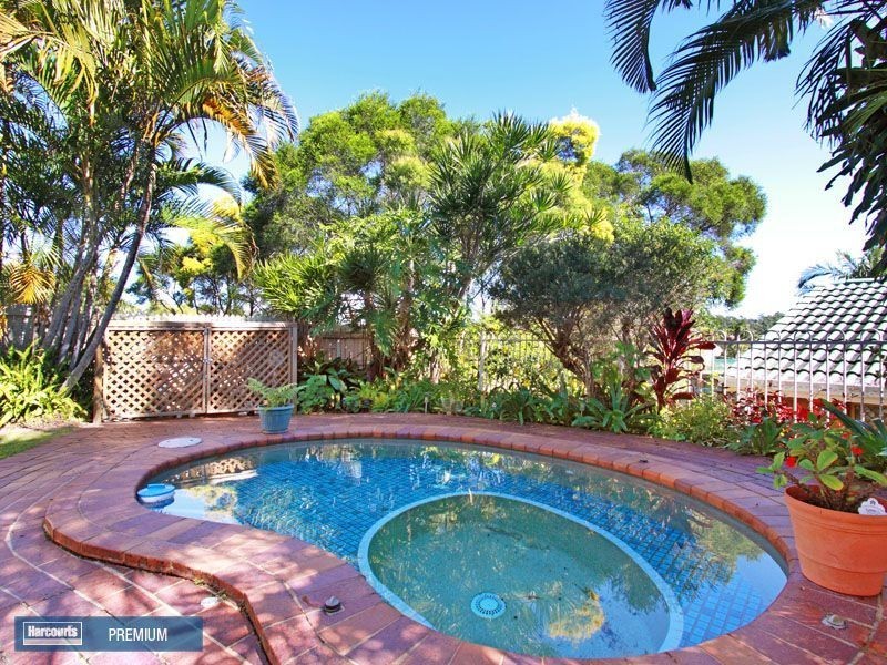 6 Peacock Street, Albany Creek QLD 4035