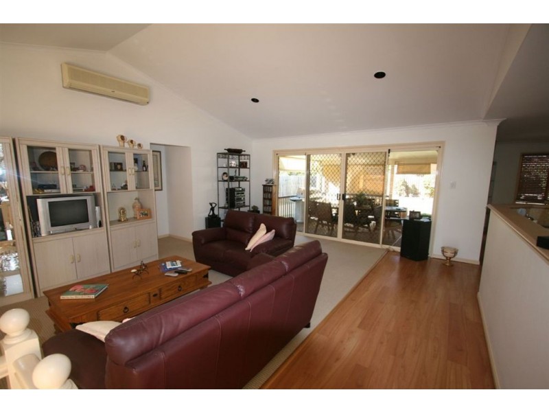 49 Oxford Crescent, Bridgeman Downs QLD 4035