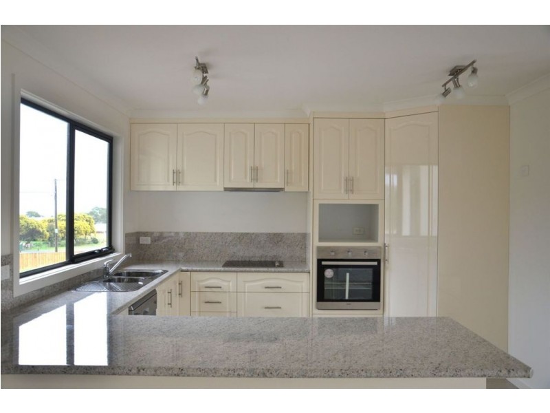 8 Provence Drive, Carlton TAS 7173