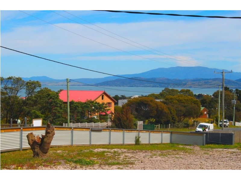 8 Provence Drive, Carlton TAS 7173