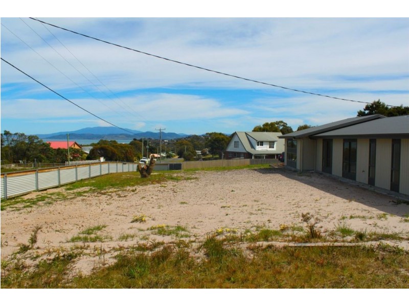 8 Provence Drive, Carlton TAS 7173