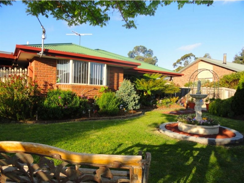 8 Sandy Point Avenue, Dodges Ferry TAS 7173