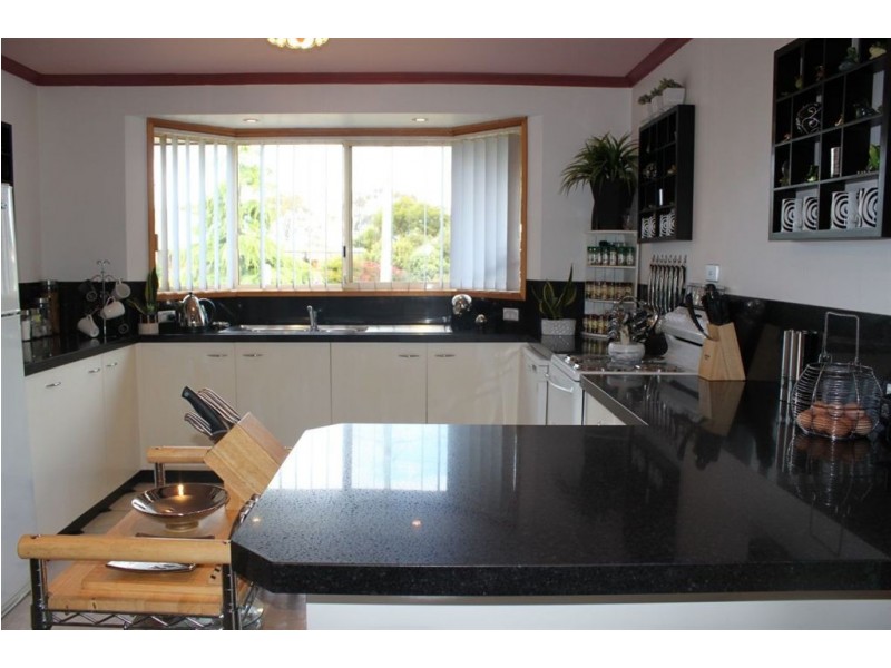 8 Sandy Point Avenue, Dodges Ferry TAS 7173