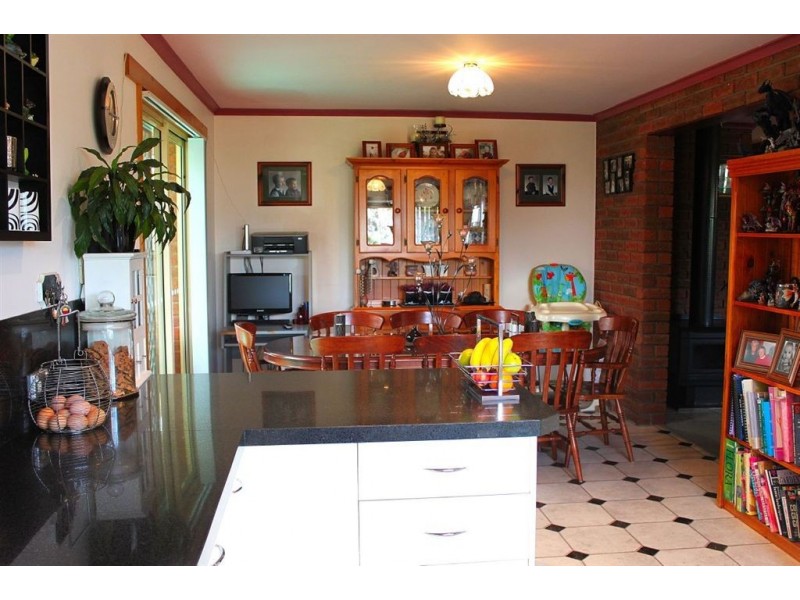 8 Sandy Point Avenue, Dodges Ferry TAS 7173