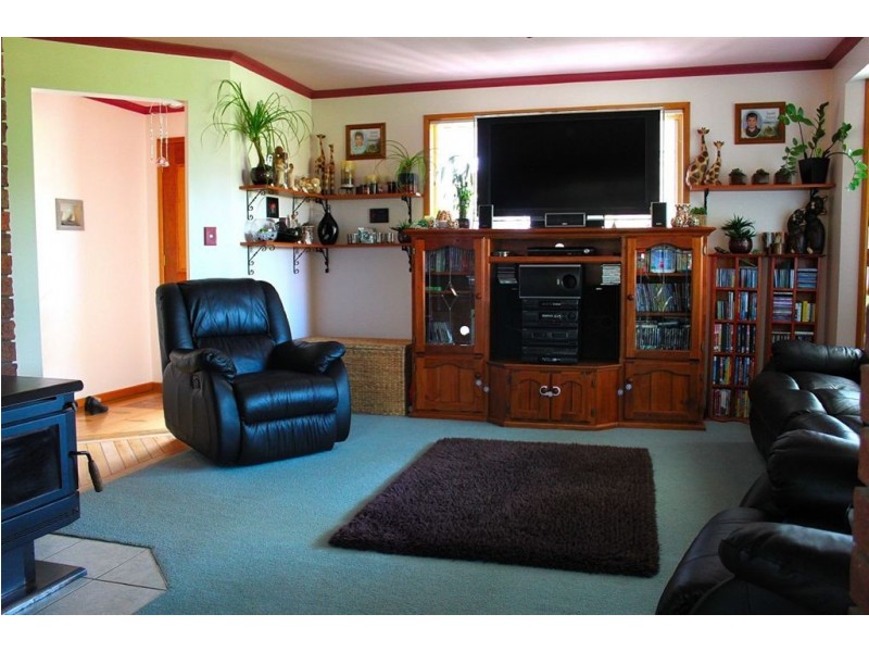 8 Sandy Point Avenue, Dodges Ferry TAS 7173