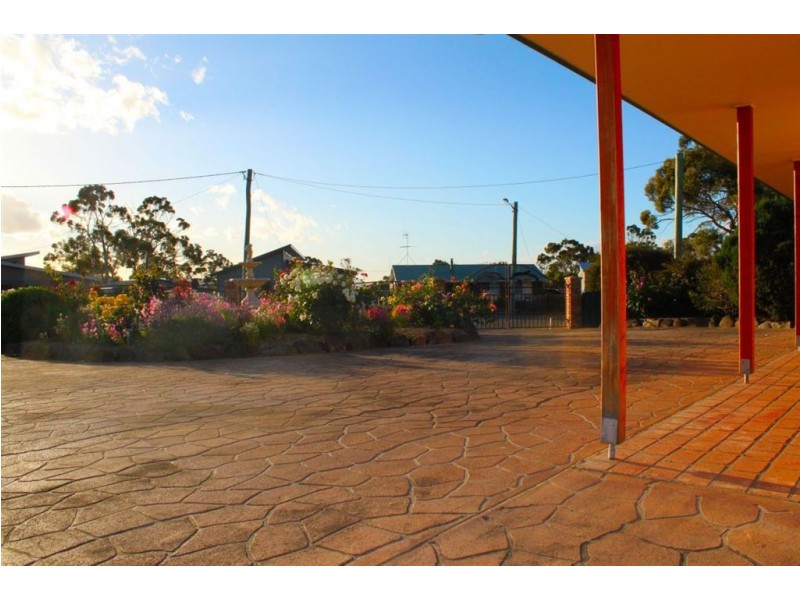 24 Sandy Point Avenue, Dodges Ferry TAS 7173