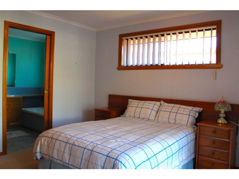 24 Sandy Point Avenue, Dodges Ferry TAS 7173