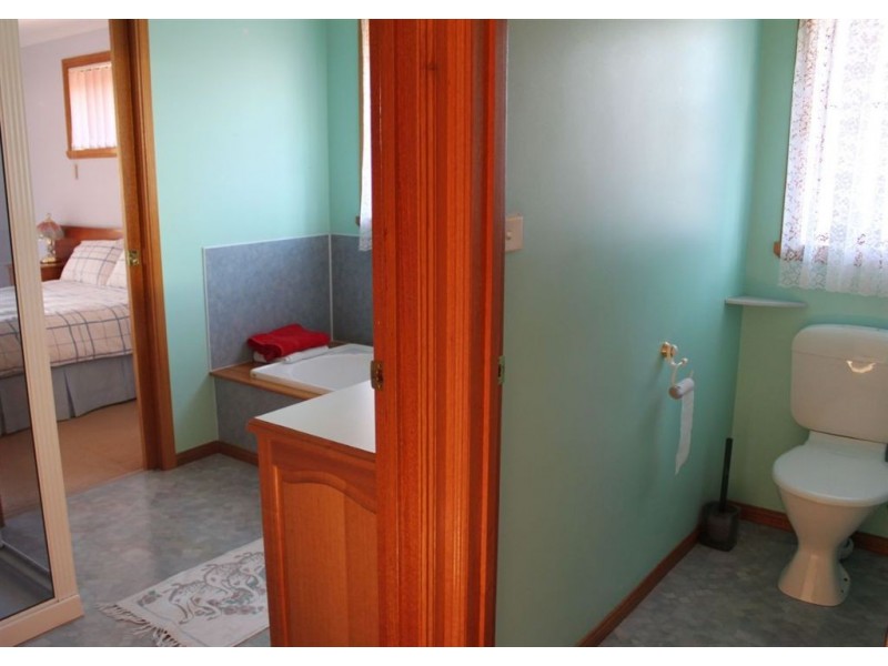 24 Sandy Point Avenue, Dodges Ferry TAS 7173