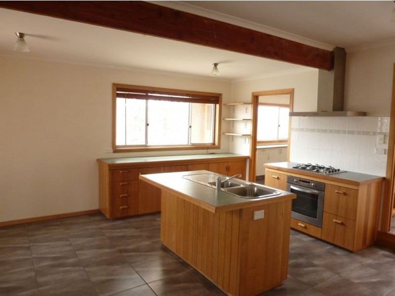 33 Tenth Avenue, Dodges Ferry TAS 7173
