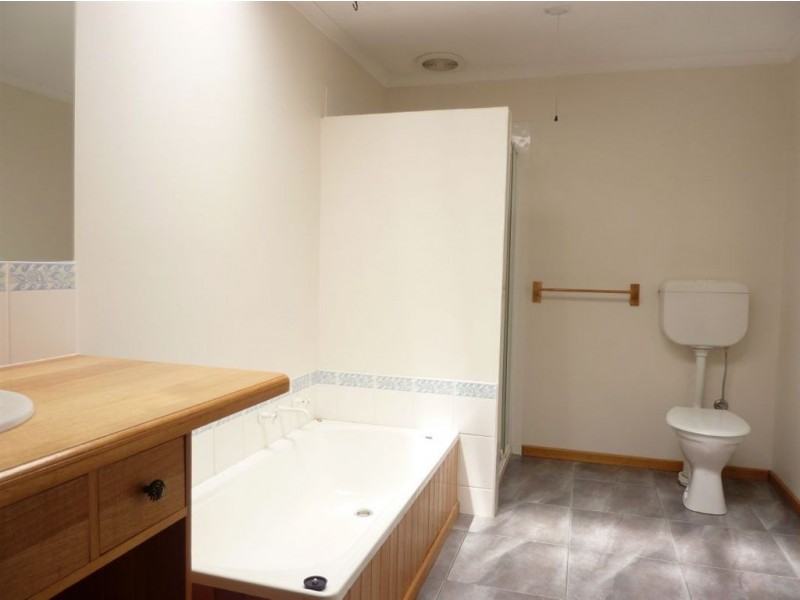 33 Tenth Avenue, Dodges Ferry TAS 7173