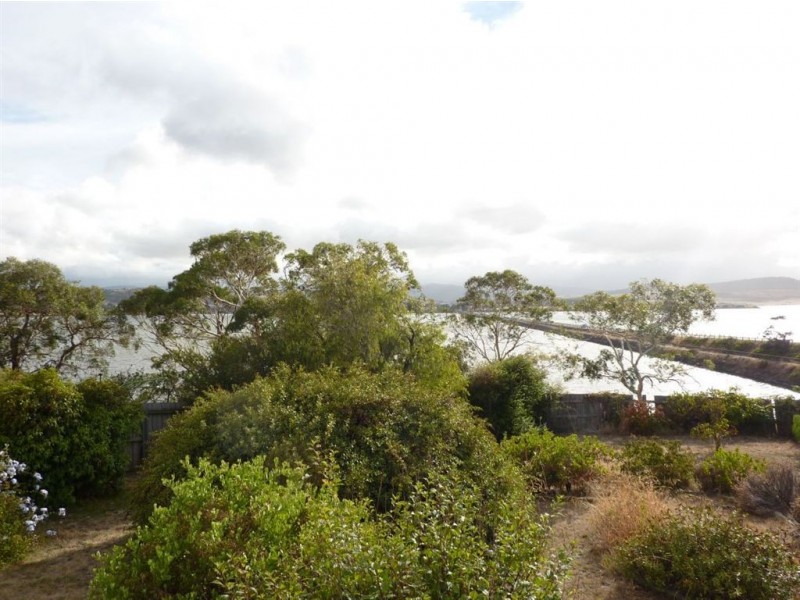 15 Lake Vue Parade, Midway Point TAS 7171