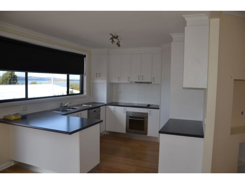 11 Beach Road, Midway Point TAS 7171