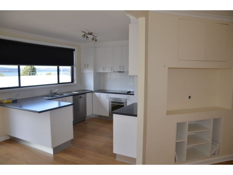 11 Beach Road, Midway Point TAS 7171