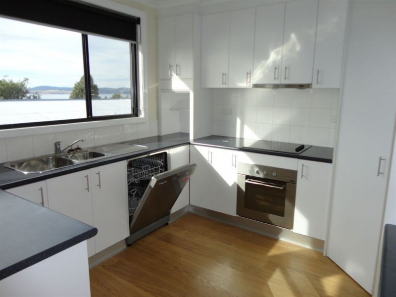 11 Beach Road, Midway Point TAS 7171