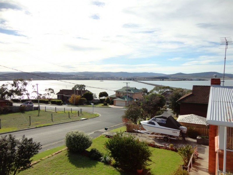 11 Beach Road, Midway Point TAS 7171