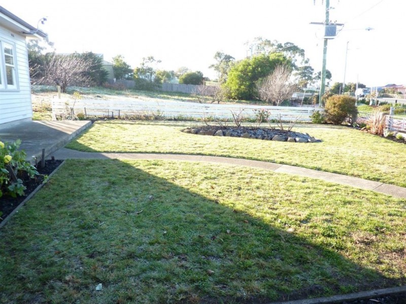 2 Cnr Penna  Rd  & Tasman Highway, Midway Point TAS 7171