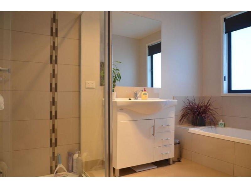 9 Abate Place, Midway Point TAS 7171