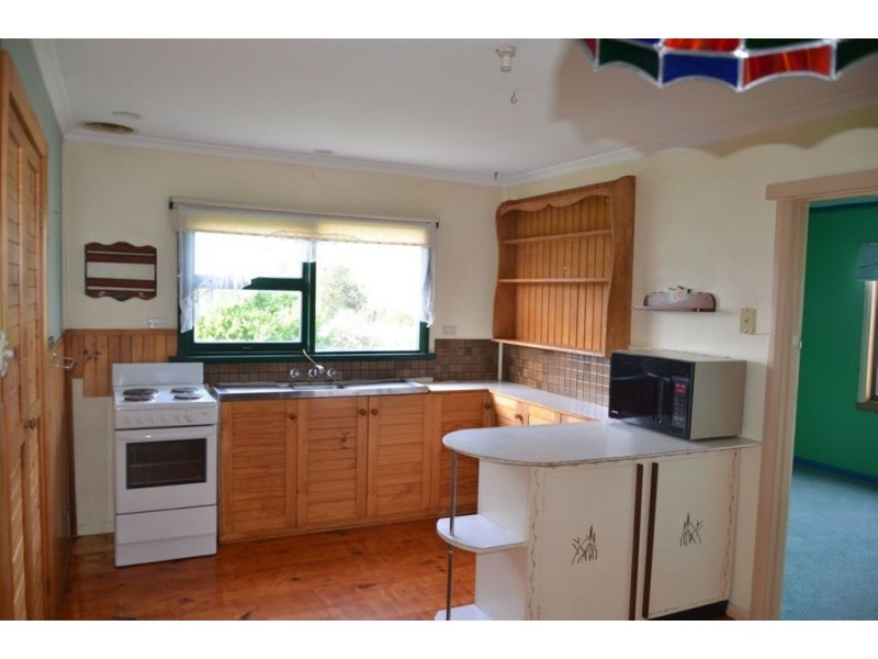 8 Erle Street, Carlton River TAS 7173