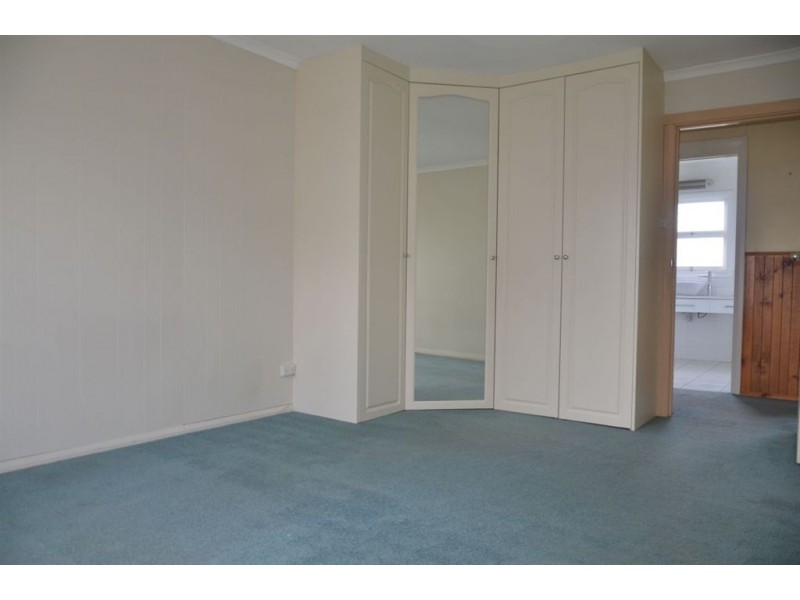 8 Erle Street, Carlton River TAS 7173