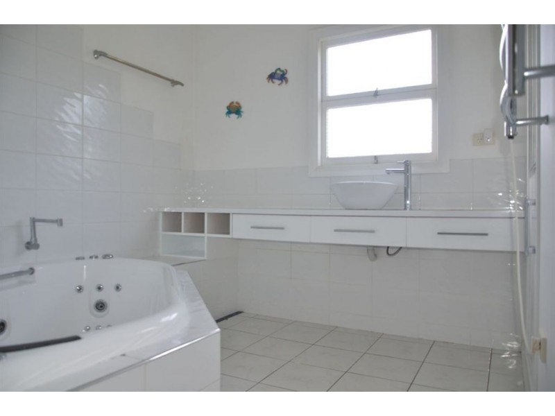 8 Erle Street, Carlton River TAS 7173