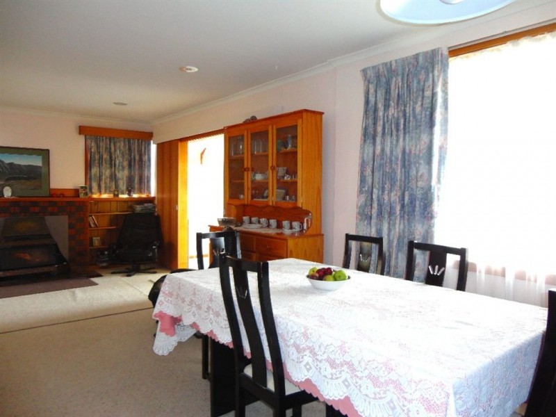 18 Esplanade, Midway Point TAS 7171